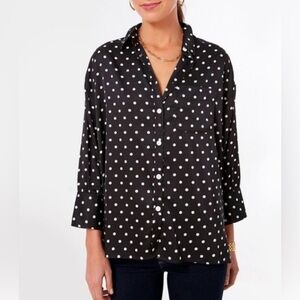 Pomander Place Tuckernuck Adair
Black Polka Dot Boyfriend Button Down Top. Large